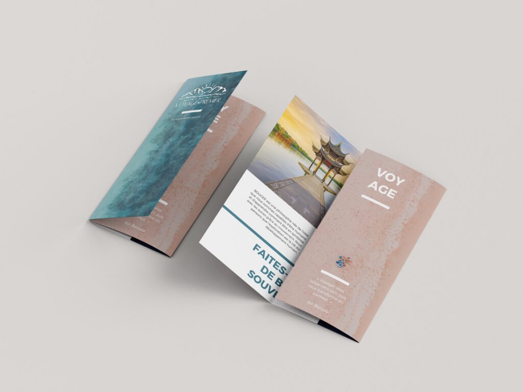 Mockup-dépliant---voyage-premier
